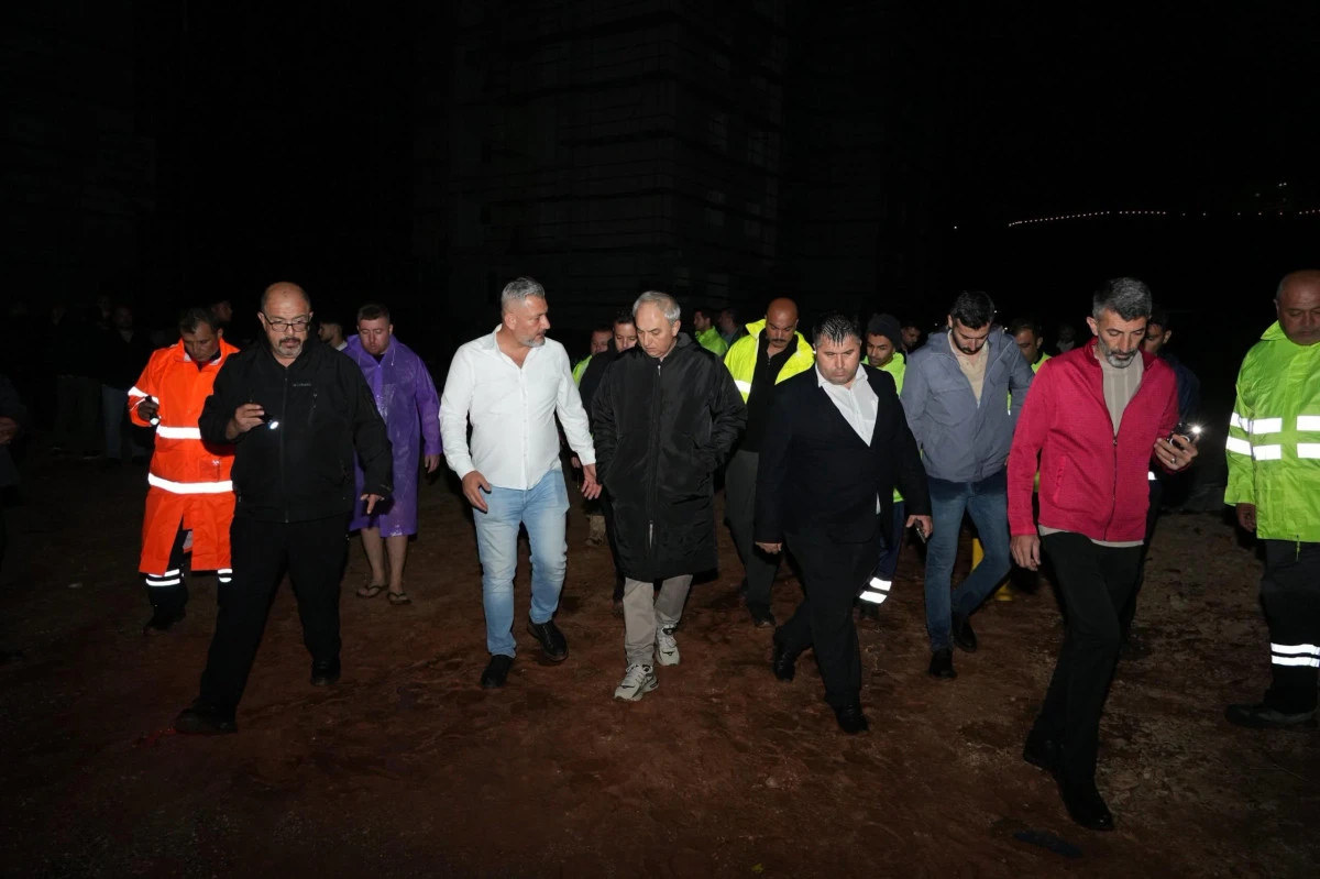 Gece Yarısı Gelen Felaket; Kepez Hortumun Yaralarını Sarıyor