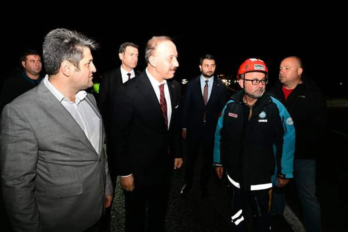Isparta'da &Ccedil;ekici İle Minib&uuml;s&uuml;n &Ccedil;arpıştığı Kazada 17 Kişi Yaralandı