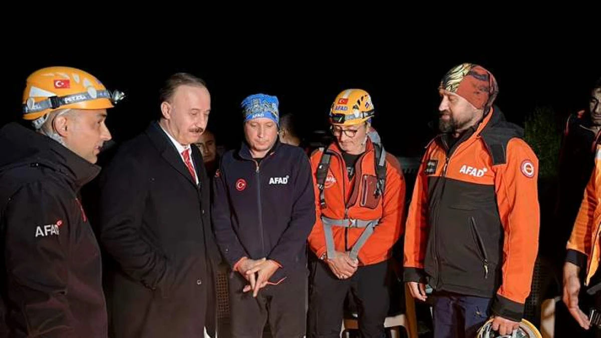 Isparta'da Kanyonda Mahsur Kalan 10 İHH G&ouml;n&uuml;ll&uuml;s&uuml; Kurtarıldı