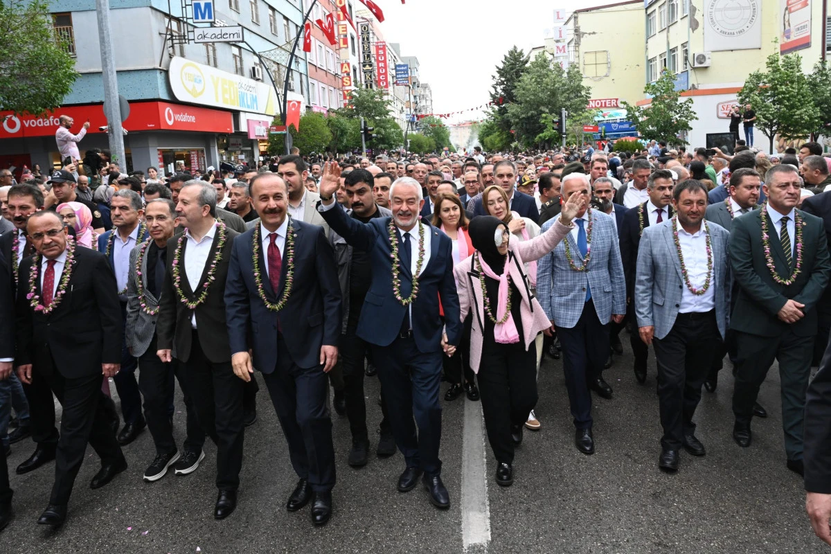 Isparta&rsquo;dan D&uuml;nyaya Yayılan Koku; Uluslararası G&uuml;l Festivali Coşkusu