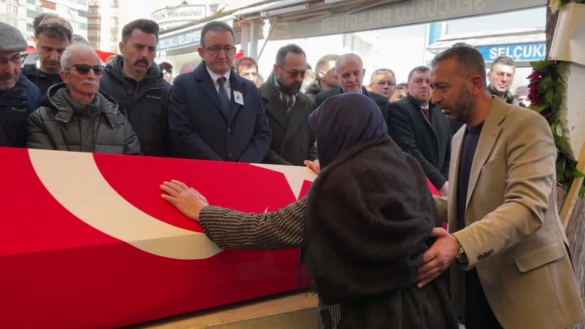 İstanbul'da &Ouml;ğrencinin Bı&ccedil;aklı Saldırısında Yaşamını Yitiren &Ouml;ğretmenin Cenazesi Konya'da Defnedildi