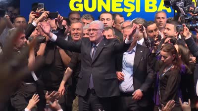  İYİ Parti 5. Olağanüstü Kurultayı'nda genel başkanlığa Müsavat Dervişoğlu seçildi