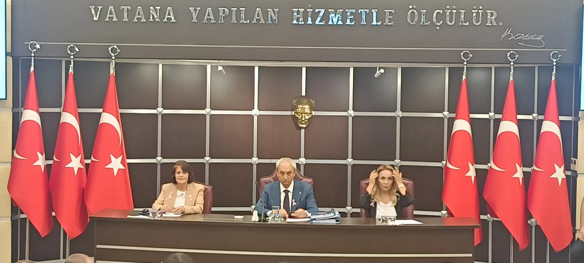 Kepez Meclisi&rsquo;nde Yaşlı Dostu Adımlar ve Şehitlere Vefa
