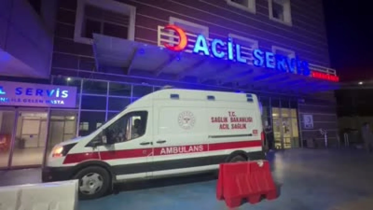 Komedyen Cem Yılmaz, Rahatsızlandığı &Ccedil;anakkale'de Hastaneye Kaldırıldı
