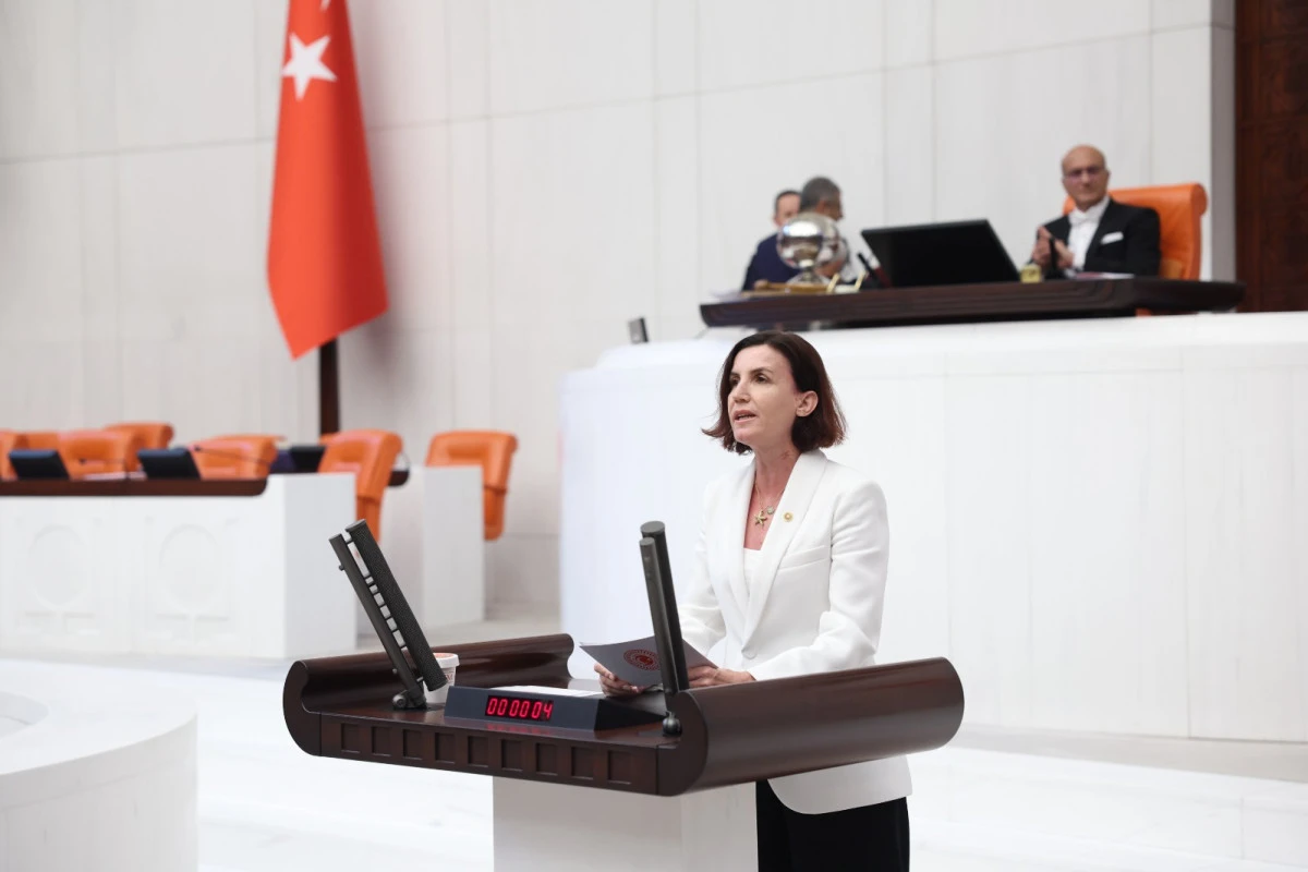 “Kültür ve Turizm Bakanlığı’nı Siz mi Yönetiyorsunuz, Yoksa Gericiler mi?”