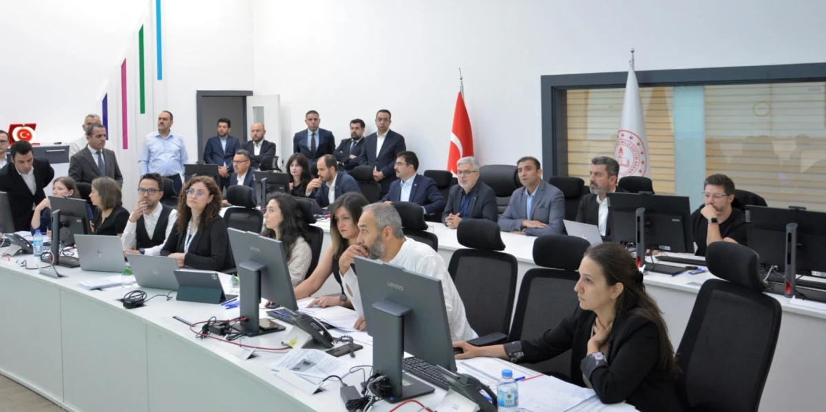 LGS SINAV S&Uuml;RECİ, "SINAV KOORDİNASYON MERKEZİ"NDEN ANLIK TAKİP EDİLDİ