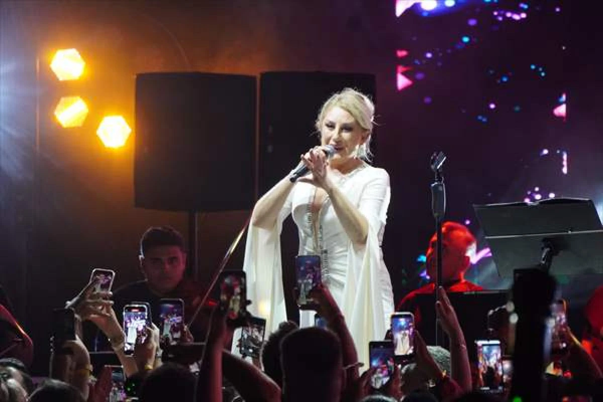 Muazzez Ersoy Manavgat'ta Konser Verdi