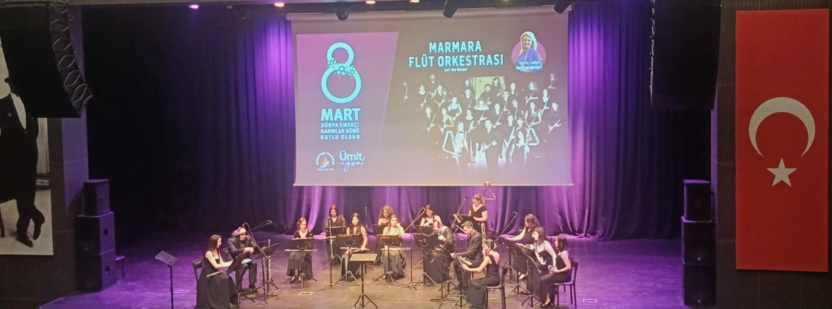 Muratpaşa&rsquo;da Kadın G&uuml;c&uuml;: Cumhuriyet Işığı, Sanatın Sesi!