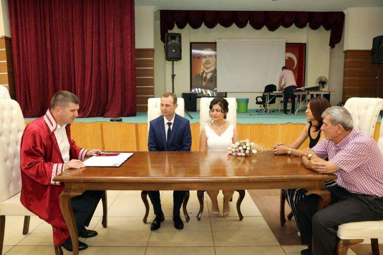 Burdur'da 08.08.18’de evlenmek için sıraya girdiler