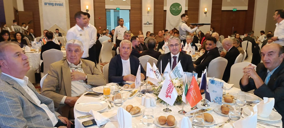 POYD&rsquo;DE EKONOMİ G&Uuml;NDEMİ: TURİZMDE K&Acirc;RLILIK ALARMI, 2027 BEKLENTİLERİ MASAYA YATIRILDI