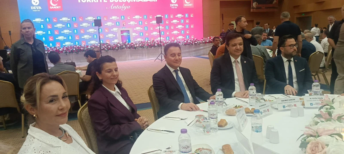 Saadet Partisi Lideri Arıkan&rsquo;dan Antalya&rsquo;da Ekonomi ve Dış Politika Eleştirileri