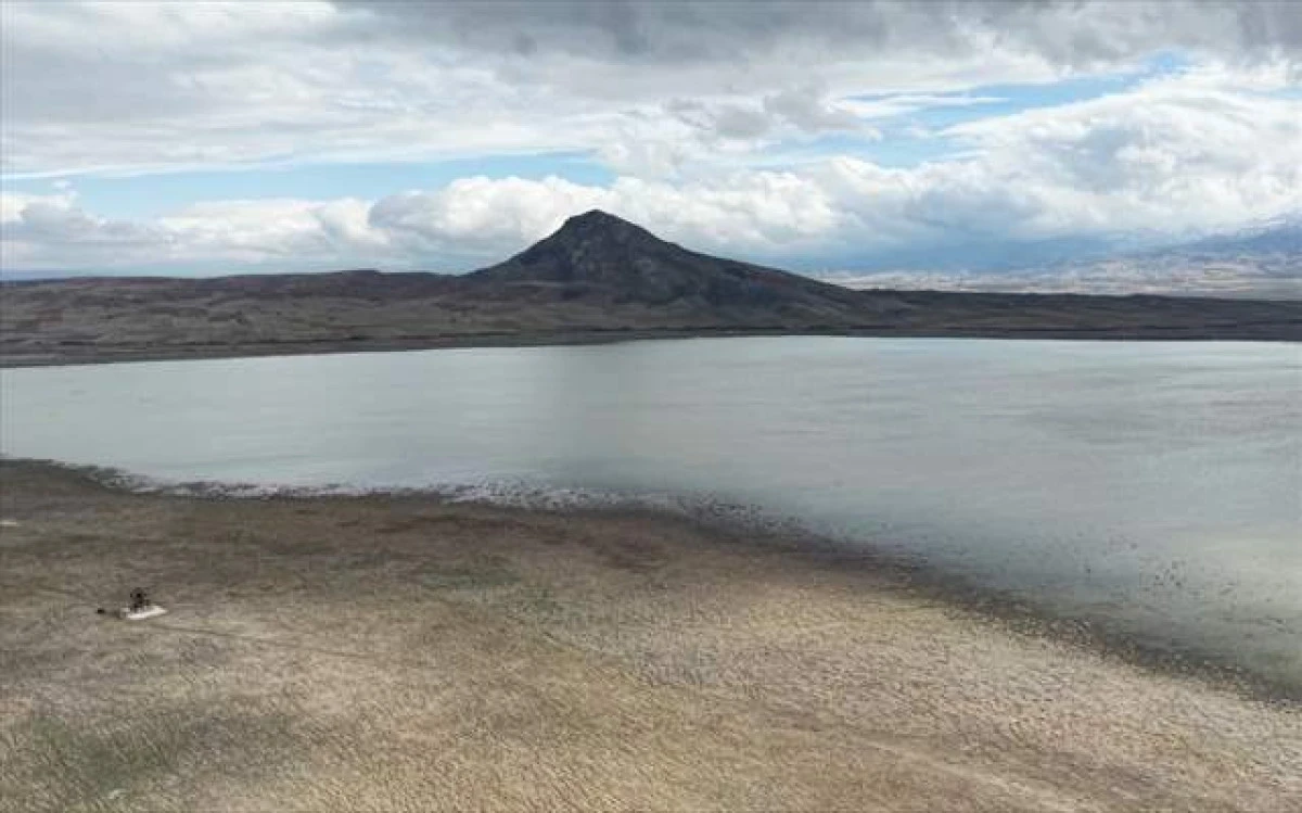 Su Tutmaya Başlayan Karataş G&ouml;l&uuml; Yeniden Canlanıyor
