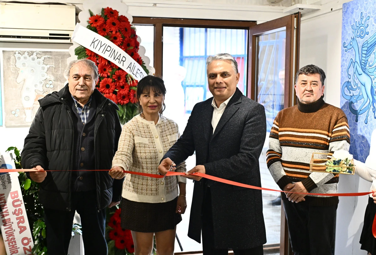 Uysal&rsquo;dan Sanata G&uuml;&ccedil;l&uuml; Destek: &ldquo;Renklerin Kokusu&rdquo; Sergisi A&ccedil;ıldı