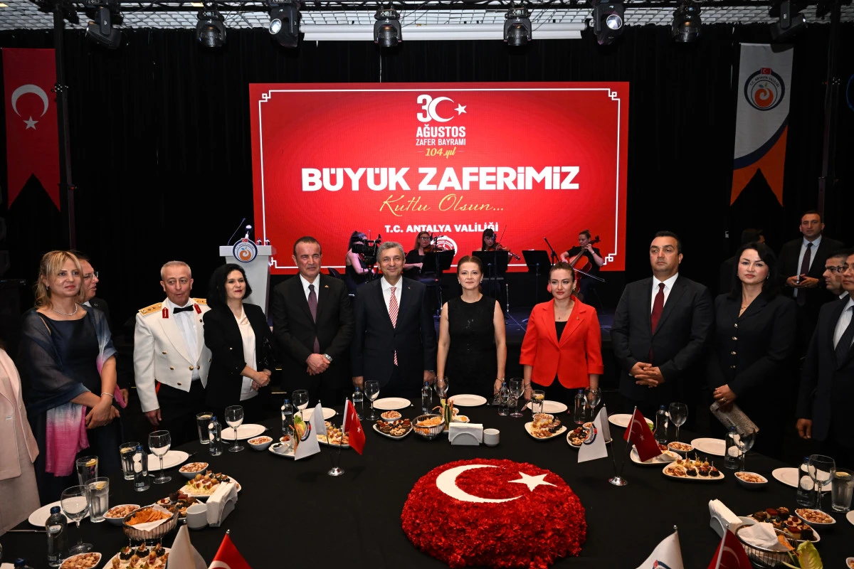 VALİ ŞAHİN; 30 AĞUSTOS GELECEĞİMİZİN D&Ouml;N&Uuml;M NOKTASIDIR